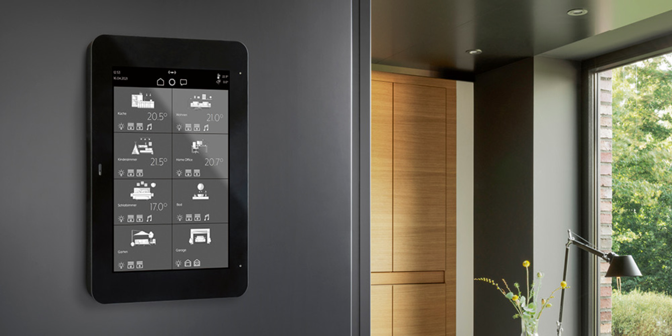 JUNG Smart Panel 8 bei Bianga Elektroinstallation in Falkenstein